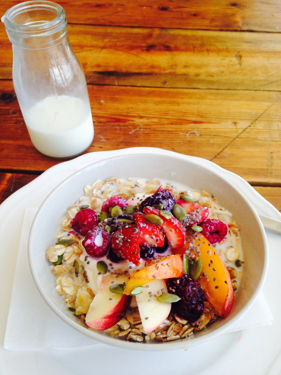 Muesli with fresh fruit and nuts - FOLKLORE CAFE